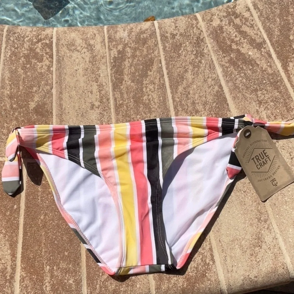 True Craft Bikini Bottoms Size Medium NWT